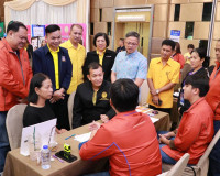 ผู้ว่าราชการจังหวัดสุราษฎร์ธานี ร่วมเปิดงาน มหกรรมแก้หนี้ สร ... พารามิเตอร์รูปภาพ 6