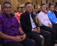 ผู้ว่าราชการจังหวัดสุราษฎร์ธานี ร่วมเปิดงาน มหกรรมแก้หนี้ สร ... พารามิเตอร์รูปภาพ 13