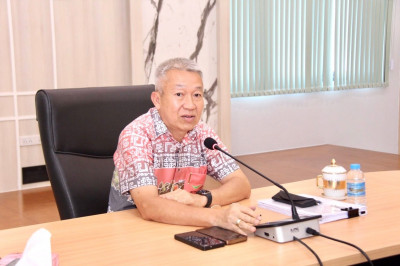 รองผู้ว่าราชการจังหวัดสุราษฎร์ธานี เข้าประชุมร่วมกับส่วนราชก ... พารามิเตอร์รูปภาพ 1