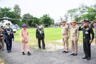 รองผู้ว่าราชการจังหวัดฯ เฝ้ารับเสด็จฯ และส่งเสด็จฯ ณ สนามเฮล ... พารามิเตอร์รูปภาพ 1