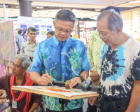 จังหวัดสุราษฎร์ธานีจัดงานมหกรรม OTOP เมืองคนดี กระตุ้นเศรษฐก ... พารามิเตอร์รูปภาพ 17