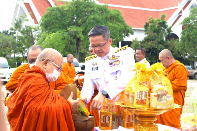 จังหวัดสุราษฎร์ธานี จัดพิธีทำบุญตักบาตร เนื่องในโอกาสวันเฉลิ ... พารามิเตอร์รูปภาพ 1