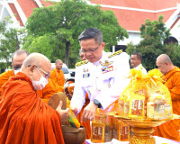 จังหวัดสุราษฎร์ธานี จัดพิธีทำบุญตักบาตร เนื่องในโอกาสวันเฉลิ ... พารามิเตอร์รูปภาพ 1