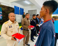 รองผู้ว่าราชการจังหวัดสุราษฎร์ธานี ประธานในพิธีปิดและมอบวุฒิ ... พารามิเตอร์รูปภาพ 10