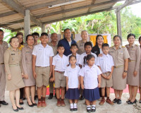 รองผู้ว่าราชการจังหวัดสุราษฎร์ธานี เป็นประธานในพิธีมอบสิ่งขอ ... พารามิเตอร์รูปภาพ 8