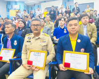 รองผู้ว่าราชการจังหวัดสุราษฎร์ธานี เป็นประธานมอบประกาศเกียรต ... พารามิเตอร์รูปภาพ 12