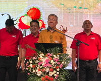 รองผู้ว่าราชการจังหวัดสุราษฎร์ธานี เป็นประธานพิธีเปิดโครงการ ... พารามิเตอร์รูปภาพ 1