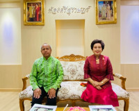 รองผู้ว่าราชการจังหวัดสุราษฎร์ธานี ให้การต้อนรับหม่อมราชวงศ์ ... พารามิเตอร์รูปภาพ 1
