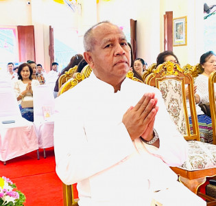 รองผู้ว่าราชการจังหวัดสุราษฎร์ธานี เป็นประธานในพิธีวันบูรพาจ ... พารามิเตอร์รูปภาพ 1