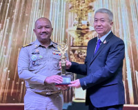 รองผู้ว่าราชการจังหวัดสุราษฎร์ธานี เป็นประธานมอบประกาศเกียรต ... พารามิเตอร์รูปภาพ 4