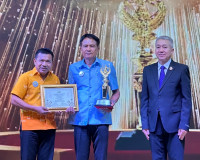 รองผู้ว่าราชการจังหวัดสุราษฎร์ธานี เป็นประธานมอบประกาศเกียรต ... พารามิเตอร์รูปภาพ 5