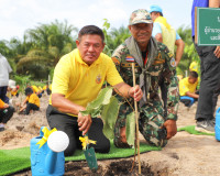 ผู้ว่าฯ สุราษฎร์ธานี เปิดกิจกรรมปลูกต้นไม้ ภายใต้ “โครงการปล ... พารามิเตอร์รูปภาพ 5