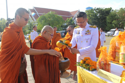 พสกนิกรจังหวัดสุราษฎร์ธานีทุกหมู่เหล่าพร้อมใจร่วมพิธีทำบุญตั ... พารามิเตอร์รูปภาพ 1