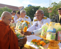 พสกนิกรจังหวัดสุราษฎร์ธานีทุกหมู่เหล่าพร้อมใจร่วมพิธีทำบุญตั ... พารามิเตอร์รูปภาพ 13