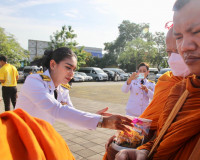 พสกนิกรจังหวัดสุราษฎร์ธานีทุกหมู่เหล่าพร้อมใจร่วมพิธีทำบุญตั ... พารามิเตอร์รูปภาพ 16
