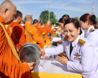 พสกนิกรจังหวัดสุราษฎร์ธานีทุกหมู่เหล่าพร้อมใจร่วมพิธีทำบุญตั ... พารามิเตอร์รูปภาพ 19