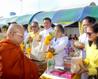 พสกนิกรจังหวัดสุราษฎร์ธานีทุกหมู่เหล่าพร้อมใจร่วมพิธีทำบุญตั ... พารามิเตอร์รูปภาพ 20