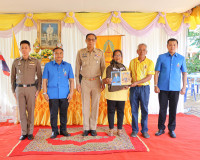 จังหวัดสุราษฎร์ธานี มอบสิ่งของพระราชทาน ช่วยเหลือผู้ประสบอัค ... พารามิเตอร์รูปภาพ 11