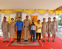 จังหวัดสุราษฎร์ธานี มอบสิ่งของพระราชทาน ช่วยเหลือผู้ประสบอัค ... พารามิเตอร์รูปภาพ 14