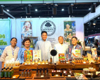 รองผู้ว่าราชการจังหวัดสุราษฎร์ธานี ร่วมพิธีเปิดงาน OTOP ศิลป ... พารามิเตอร์รูปภาพ 4
