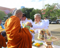 จังหวัดสุราษฎร์ธานี จัดพิธีทำบุญตักบาตรถวายพระราชกุศลเนื่องใ ... พารามิเตอร์รูปภาพ 16
