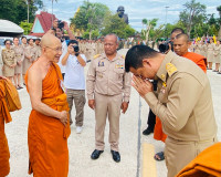 รองผู้ว่าราชการจังหวัดสุราษฎร์ธานี กล่าวถวายการต้อนรับพระเทพ ... พารามิเตอร์รูปภาพ 2