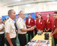 รองผู้ว่าราชการจังหวัดสุราษฎร์ธานี ให้การต้อนรับนายสหการณ์ เ ... พารามิเตอร์รูปภาพ 4