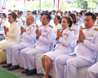 รองผู้ว่าราชการจังหวัดสุราษฎร์ธานีเป็นประธานในพิธีทำบุญตักบา ... พารามิเตอร์รูปภาพ 9