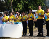รองผู้ว่าราชการจังหวัดสุราษฎร์ธานีเป็นประธานในพิธีทำบุญตักบา ... พารามิเตอร์รูปภาพ 16