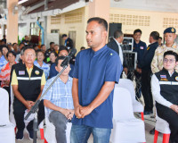 รองนายกรัฐมนตรีและรัฐมนตรีว่าการกระทรวงคมนาคม ลงพื้นที่พบปะเ ... พารามิเตอร์รูปภาพ 11