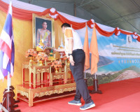 รองผู้ว่าราชการจังหวัดสุราษฎร์ธานี กล่าวต้อนรับรองนายกรัฐมนต ... พารามิเตอร์รูปภาพ 1