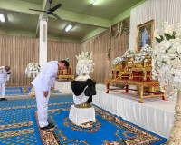 ผู้ว่าราชการจังหวัดสุราษฎร์ธานี ประกอบพิธีถวายน้ำสรงพระบรมศพ ... พารามิเตอร์รูปภาพ 1