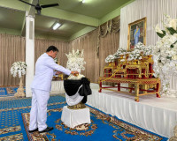 ผู้ว่าราชการจังหวัดสุราษฎร์ธานี ประกอบพิธีถวายน้ำสรงพระบรมศพ ... พารามิเตอร์รูปภาพ 2