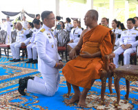 ผู้ว่าราชการจังหวัดสุราษฎร์ธานี ประกอบพิธีถวายน้ำสรงพระบรมศพ ... พารามิเตอร์รูปภาพ 6