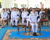 ผู้ว่าราชการจังหวัดสุราษฎร์ธานี ประกอบพิธีถวายน้ำสรงพระบรมศพ ... พารามิเตอร์รูปภาพ 7