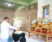 ผู้ว่าราชการจังหวัดสุราษฎร์ธานี ประกอบพิธีถวายน้ำสรงพระบรมศพ ... พารามิเตอร์รูปภาพ 9