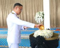 ผู้ว่าราชการจังหวัดสุราษฎร์ธานี ประกอบพิธีถวายน้ำสรงพระบรมศพ ... พารามิเตอร์รูปภาพ 10