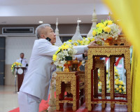 รองผู้ว่าราชการจังหวัดสุราษฎร์ธานี เป็นประธานในพิธีวางพานพุ่ ... พารามิเตอร์รูปภาพ 2