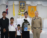 รองผู้ว่าราชการจังหวัดสุราษฎร์ธานี เป็นประธานในพิธีมอบสิ่งขอ ... พารามิเตอร์รูปภาพ 7