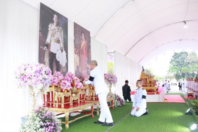 รองผู้ว่าราชการจังหวัดสุราษฎร์ธานี เป็นประธานในพิธีเจริญพระพ ... พารามิเตอร์รูปภาพ 1