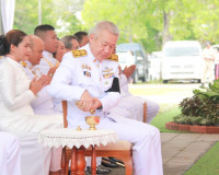 รองผู้ว่าราชการจังหวัดสุราษฎร์ธานี เป็นประธานในพิธีเจริญพระพ ... พารามิเตอร์รูปภาพ 4