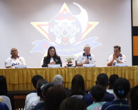 รองผู้ว่าราชการจังหวัดสุราษฎร์ธานี ร่วมแถลงข่าวการแข่งขันฟุต ... พารามิเตอร์รูปภาพ 2