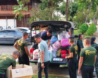 ผู้ว่าฯ สุราษฎร์ธานี ส่งมอบสิ่งของบริจาคให้ มทบ.45 ลำเลียงช่ ... พารามิเตอร์รูปภาพ 3