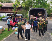 ผู้ว่าฯ สุราษฎร์ธานี ส่งมอบสิ่งของบริจาคให้ มทบ.45 ลำเลียงช่ ... พารามิเตอร์รูปภาพ 7