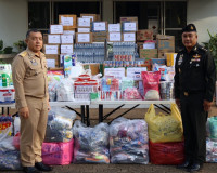 ผู้ว่าฯ สุราษฎร์ธานี ส่งมอบสิ่งของบริจาคให้ มทบ.45 ลำเลียงช่ ... พารามิเตอร์รูปภาพ 8