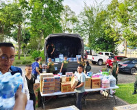 ผู้ว่าฯ สุราษฎร์ธานี ส่งมอบสิ่งของบริจาคให้ มทบ.45 ลำเลียงช่ ... พารามิเตอร์รูปภาพ 11