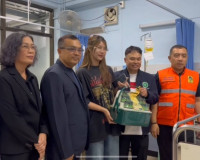 ผู้ว่าฯ สุราษฎร์ฯ เยี่ยมทีมเจ็ตสกีจิตอาสาเจ็บ 2 ราย หลังรถพล ... พารามิเตอร์รูปภาพ 10