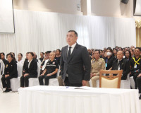 ประชาชนจังหวัดสุราษฎร์ธานีพร้อมใจเดินทางไปเข้าเฝ้าฯ กราบถวาย ... พารามิเตอร์รูปภาพ 24