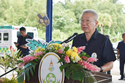 รองผู้ว่าราชการจังหวัดสุราษฎร์ธานี กล่าวต้อนรับ นายนเรศ ธำรง ... พารามิเตอร์รูปภาพ 1