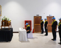 จังหวัดสุราษฎร์ธานีจัดพิธีถวายอาลัยและปฏิญาณตน รวมพลังแห่งคว ... พารามิเตอร์รูปภาพ 21